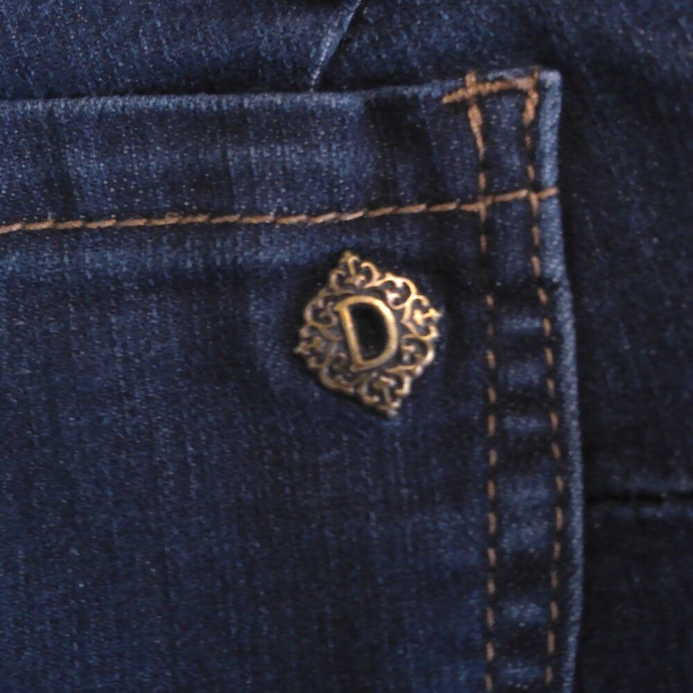 DEMOCRACY Women's "Ab" Solution Capris Jeans, Size-4, Med-Dark Blue Wash - Picture 6 of 8